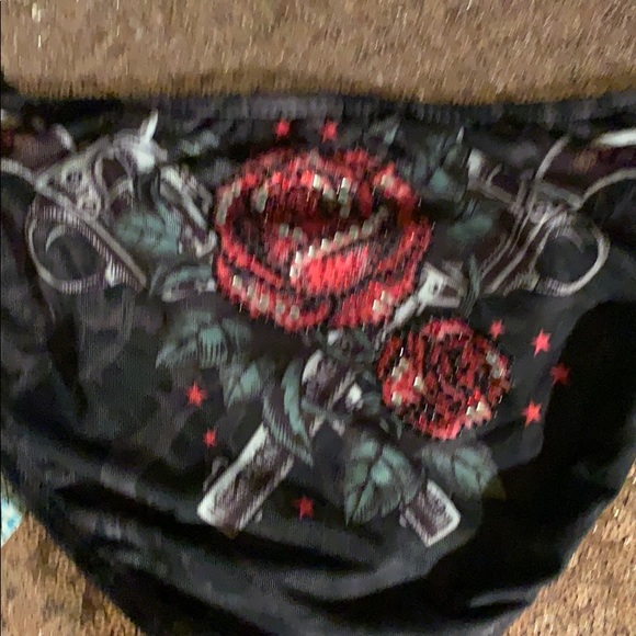 Sinful,Bling,Roses🌹Guns & Chains. - Picture 7 of 7